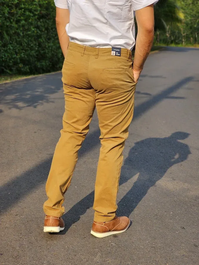 Pantalon para caballero Estivaneli color caramelo