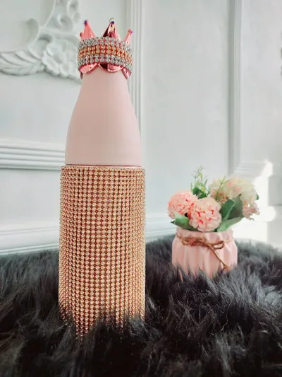 Termo botella con diseño de diamante.