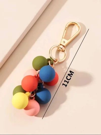 Llavero con diseño de esferas.