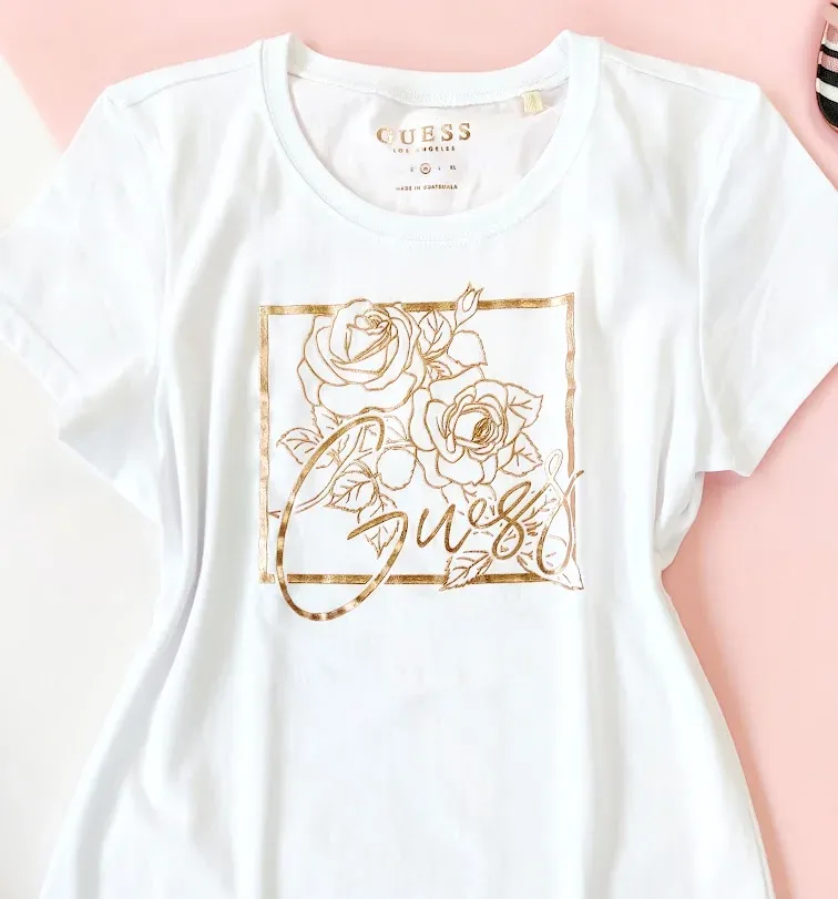 Camiseta Guess para dama color blanco