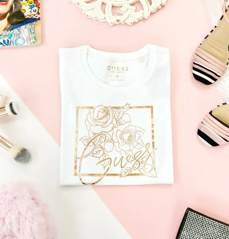 Camiseta Guess para dama color blanco