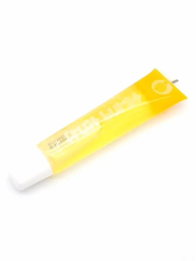 Brillo de labios color amarillo
