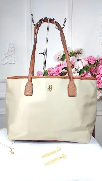 Bolso de hombro Tommy Hilfiger para dama color beige