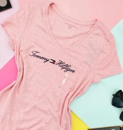 Camiseta Tommy Hilfiger para dama color rosa con brillos