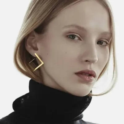 Par de aretes de acero inoxidable para dama color dorado