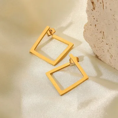 Par de aretes de acero inoxidable para dama color dorado