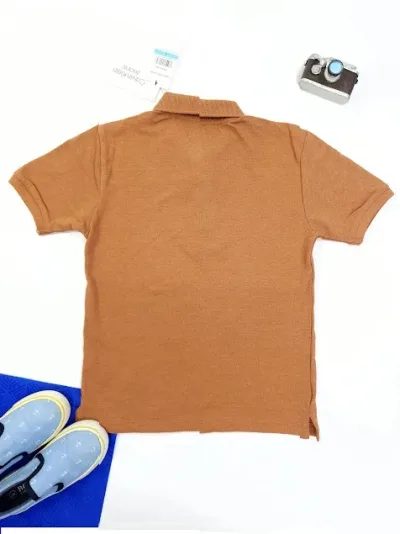 Camiseta Calvin Klein  para niño color café