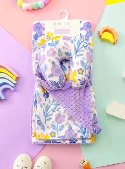 Conjunto de almohada y cobija con diseño de flores moradas