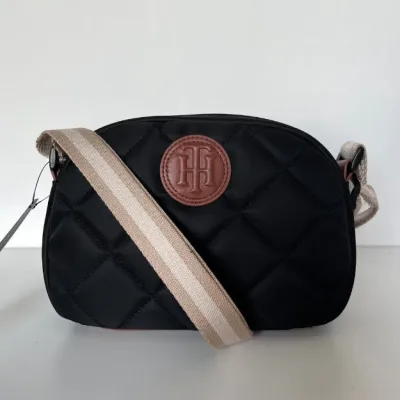 Bolso pequeño Tommy Hilfiger para dama color negro