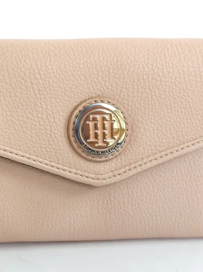 Cartera Tommy Hilfiger color rosada