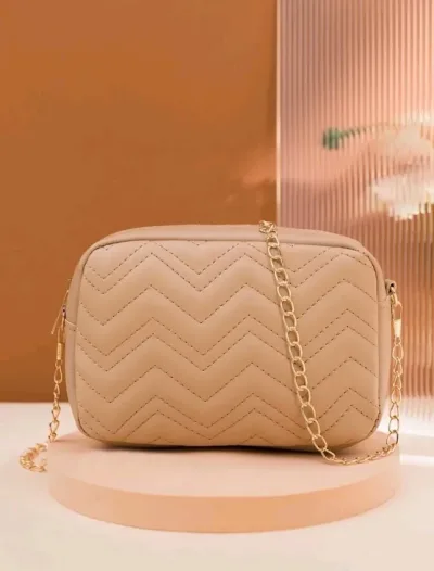Bolso cuadrado minimalista para dama color beige
