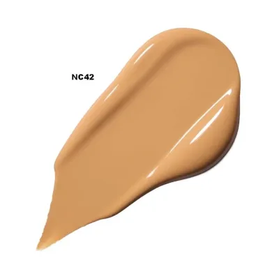 Base de maquillaje MAC para dama tono NC42