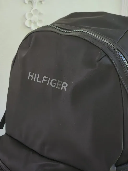 Bolso Tommy Hilfiger para dama 69J9I80-00IUBI COLOR NEGRO