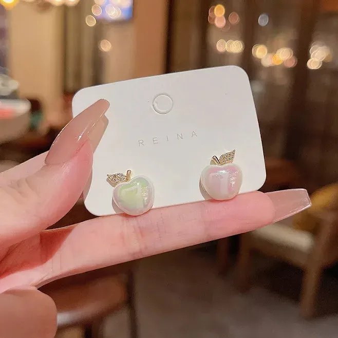 Aretes con diseño de manzana de cobre