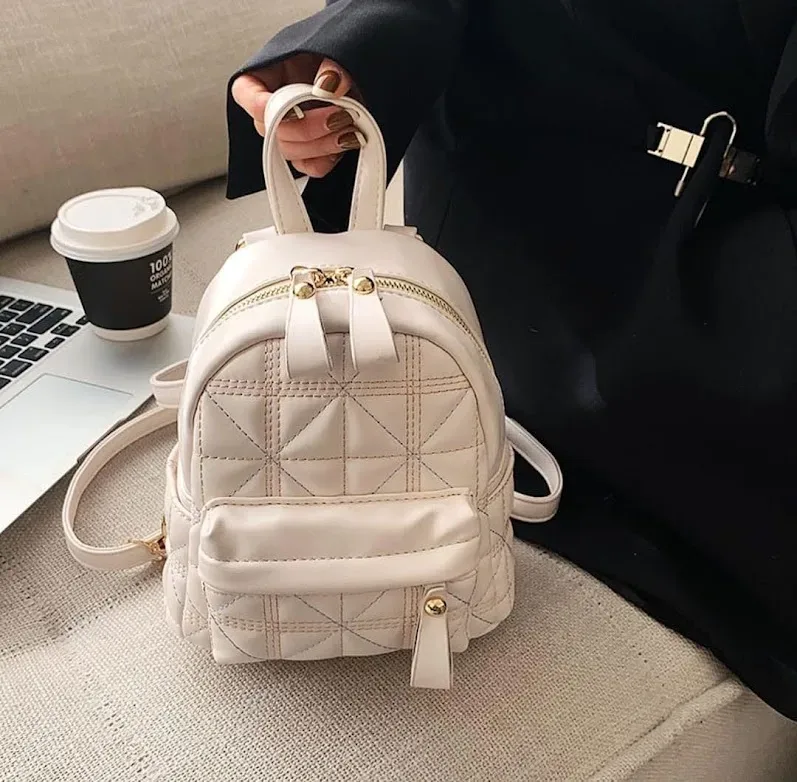 Mini mochila para dama color beige