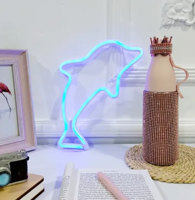 LED decorativa alámbrica USB y batería diseño delfín