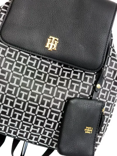 Mochila Tommy Hilfiger para dama color negro y blanco