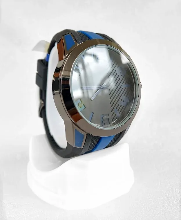 Reloj MIYKON para caballero color negro con azul oscuro