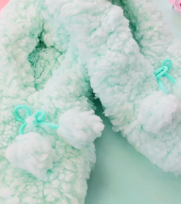 Pantuflas de peluche color menta