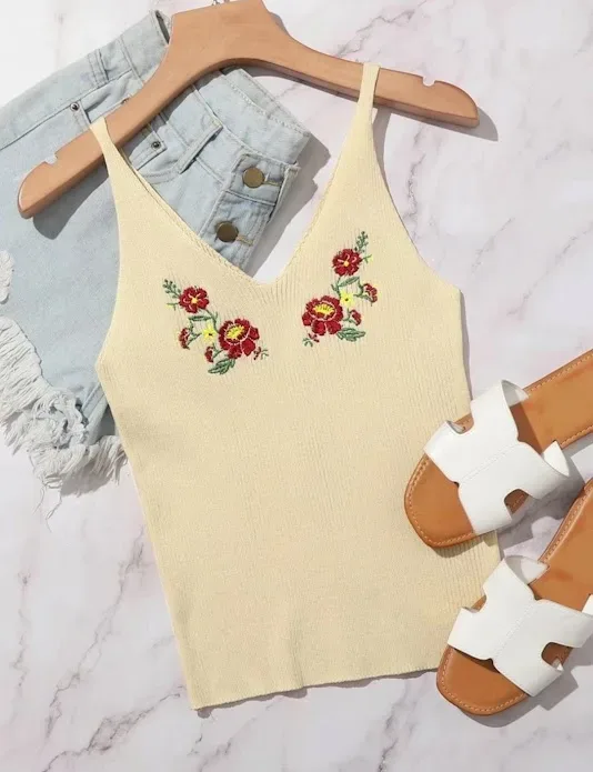 Blusa para dama color beige con flores bordadas