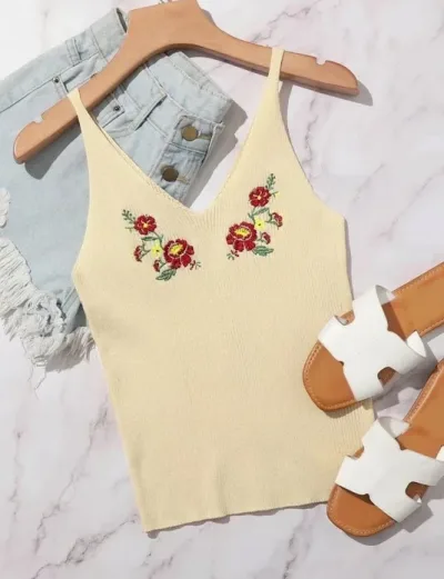 Blusa para dama color beige con flores bordadas