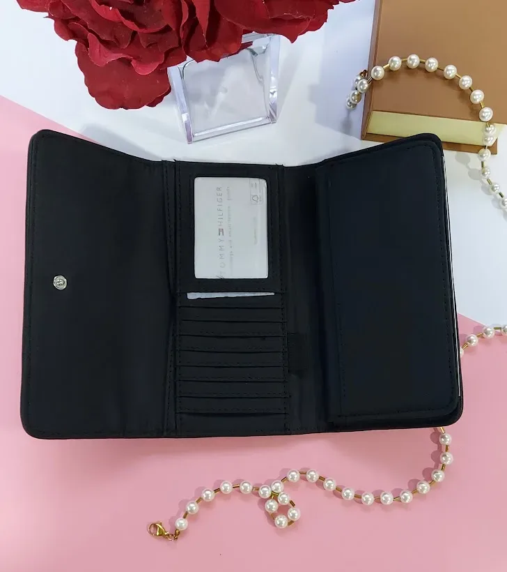 Cartera Tommy Hilfiger para dama color negro