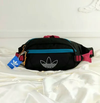 Riñonera Adidas para dama color negro