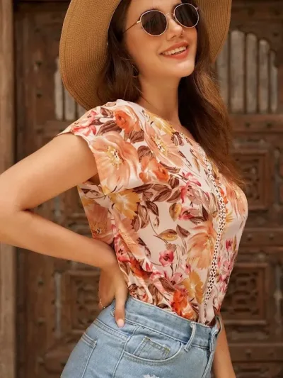 Blusa para dama color naranja con estampado floral