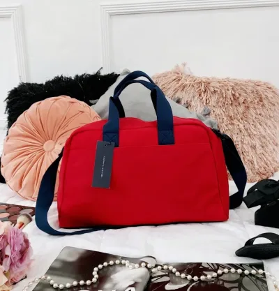 Bolso Tommy Hilfiger para dama color rojo y azul