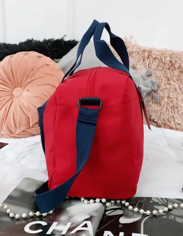Bolso Tommy Hilfiger para dama color rojo y azul