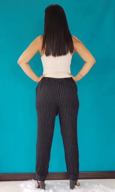 Pantalón Must Have para dama color negro de rayas