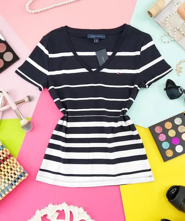 Camiseta Tommy Hilfiger para dama diseño a rayas color azul y blanco