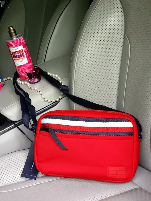 Bolso Tommy Hilfiger para dama color rojo