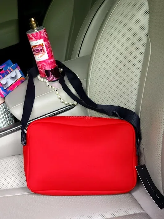 Bolso Tommy Hilfiger para dama color rojo