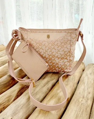 Bolso Tommy Hilfiger para dama color oro rosa