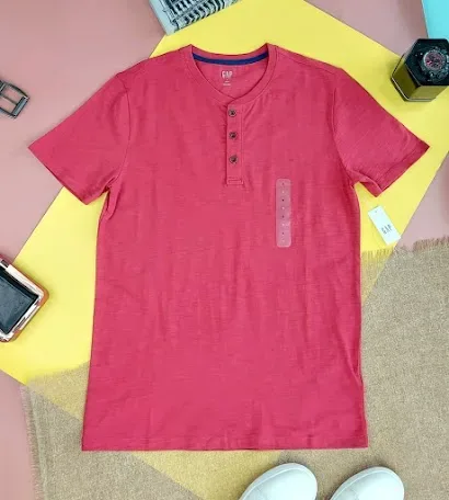 Camiseta GAP para caballero color vino