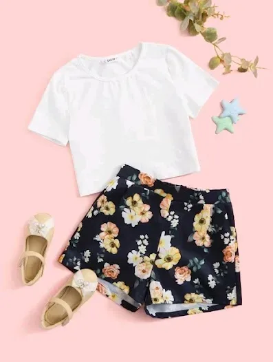 Conjunto para niña color blanco y azul con estampado floral