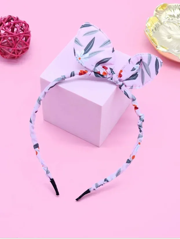 Diadema con diseño floreado