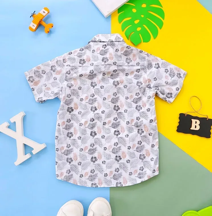 Camisa para niño Micros  con diseño tropical color blanco
