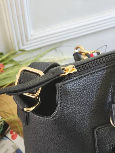 Bolso Tommy Hilfiger para dama 69J899I-00IUBI COLOR NEGRO