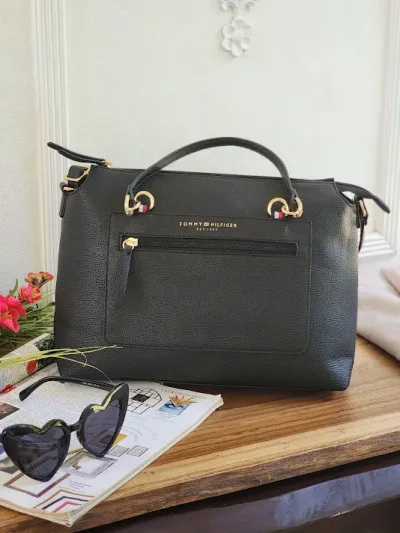 Bolso Tommy Hilfiger para dama 69J899I-00IUBI COLOR NEGRO
