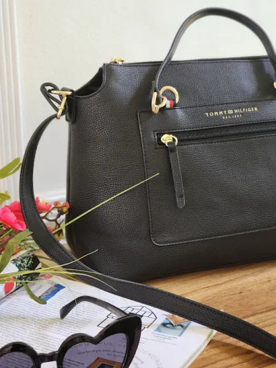Bolso Tommy Hilfiger para dama 69J899I-00IUBI COLOR NEGRO