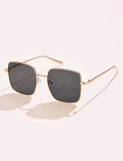 Lentes de sol para dama color negro con detalles dorados #3545