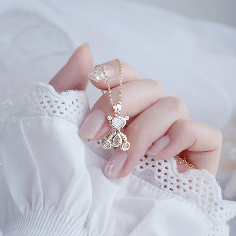 Collar de fantasía con diseño de oso