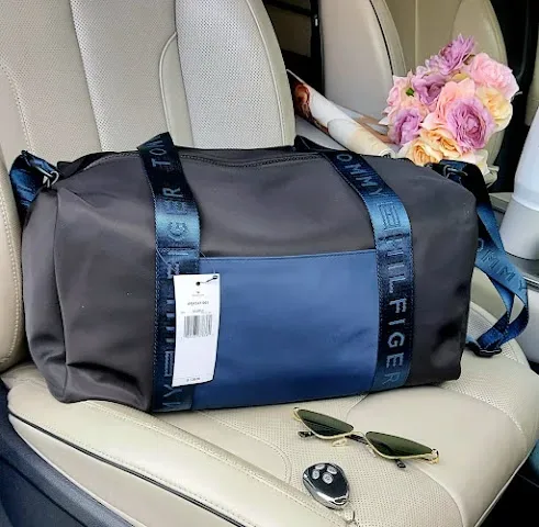 Bolso Tommy Hilfiger para dama color negro y azul