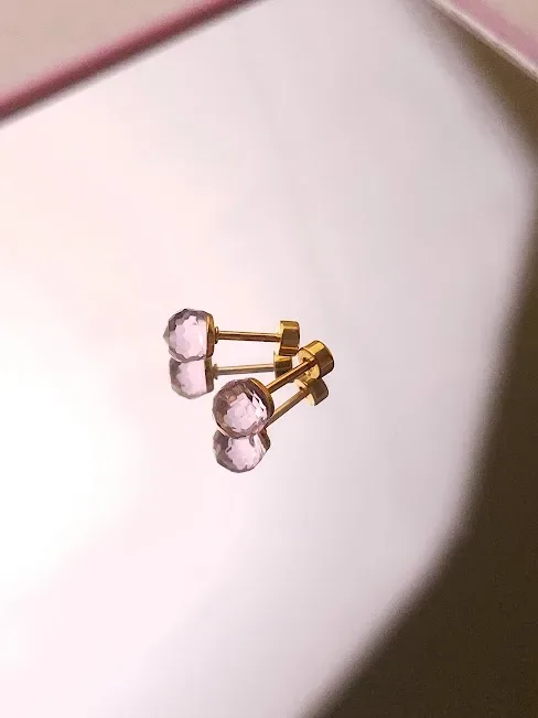 Aretes para dama de acero inoxidable con diseño de bolita