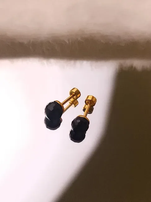 Aretes para dama de acero inoxidable con diseño de bolita