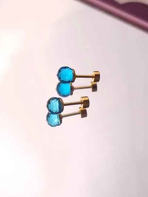 Aretes para dama de acero inoxidable con diseño de bolita