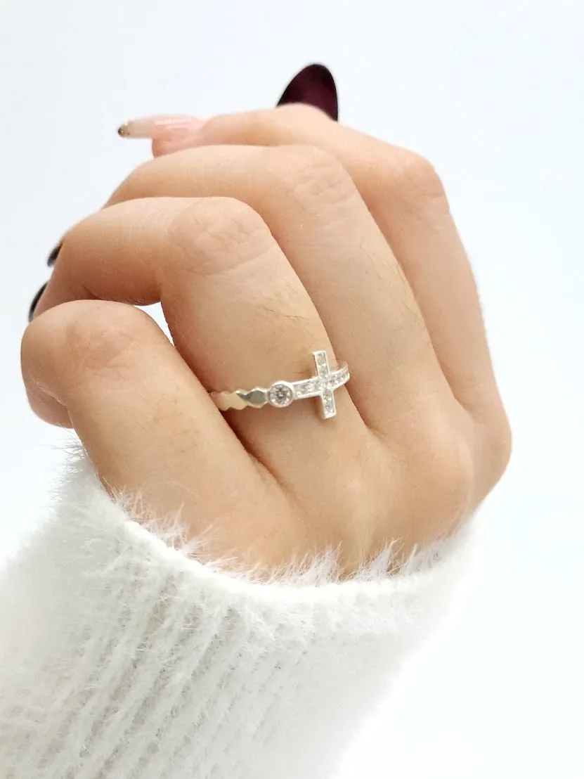 Anillo de plata 925 para dama diseño de cruz