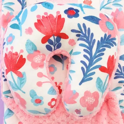 Conjunto de almohada y cobija con diseño floral